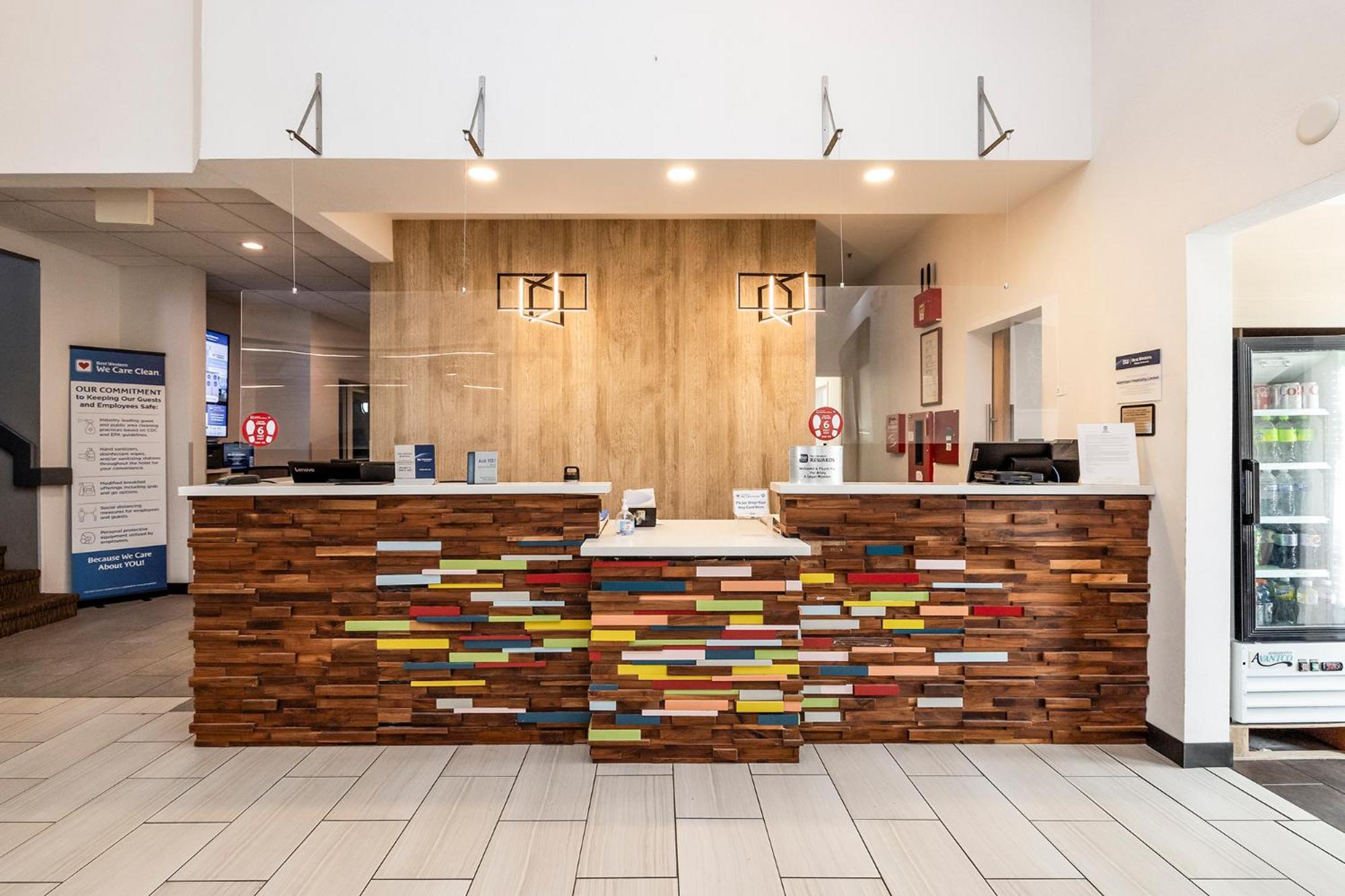 Best Western Watertown エクステリア 写真